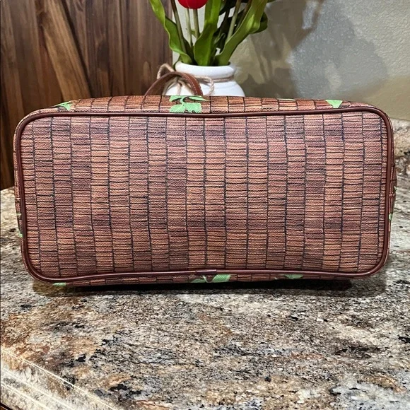 Dooney & Bourke EUC Geranium Basket Zip Top Shoulder Bag , Large Tote - Picture 6 of 13